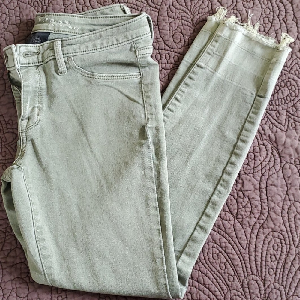 Womans mid rise jeggings